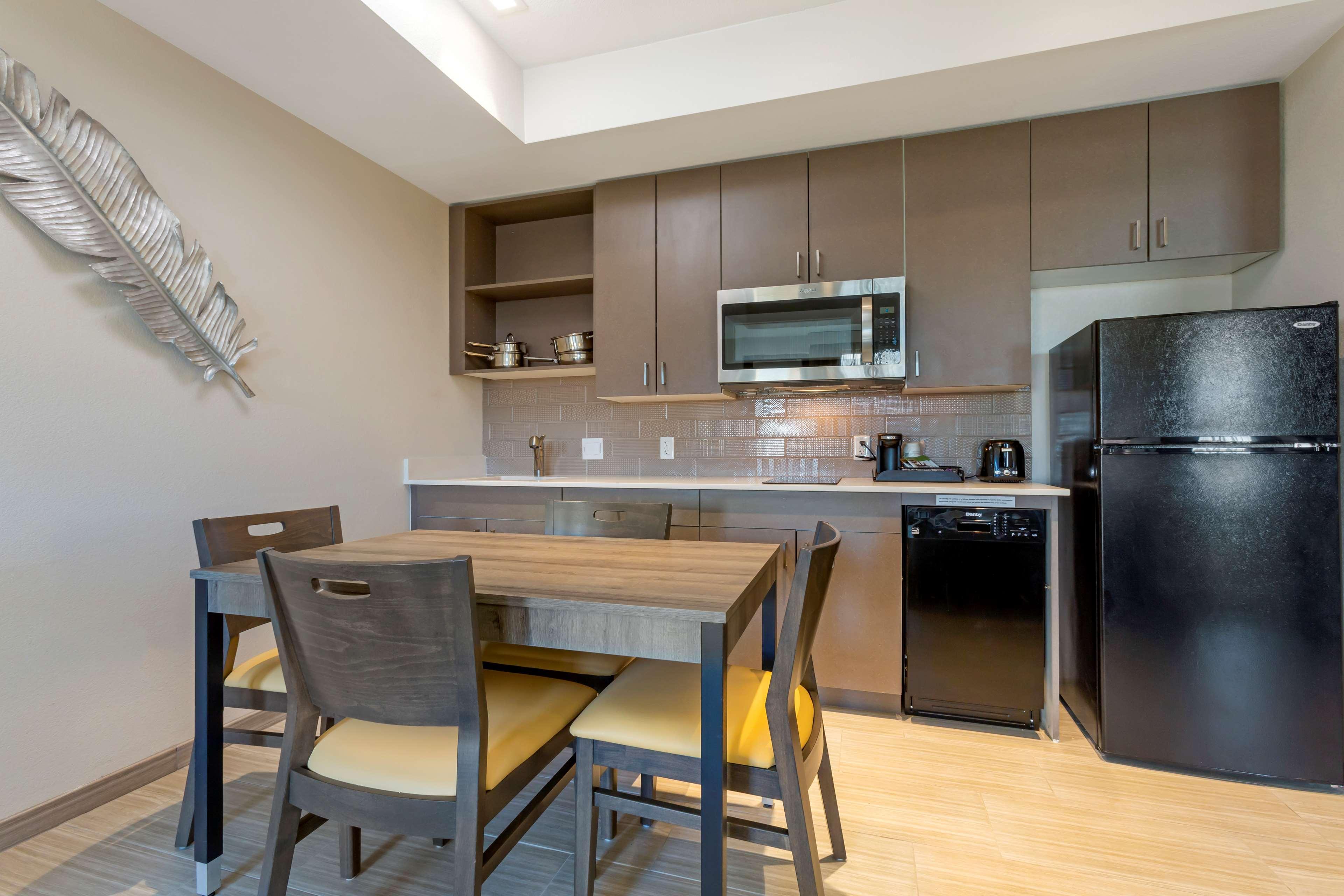Best Western Plus Executive Residency Phoenix North Happy Valley Exterior photo